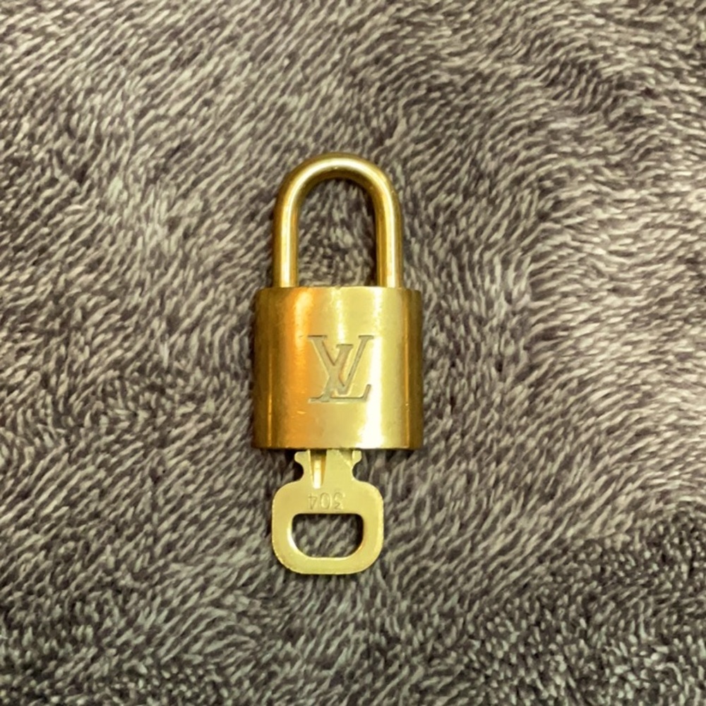Louis Vuitton Lock 🔒 and Key 🔑 number #304